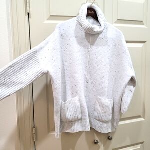Madison Grey size Large speckled white boxy turtleneck pullover w/ real pockets